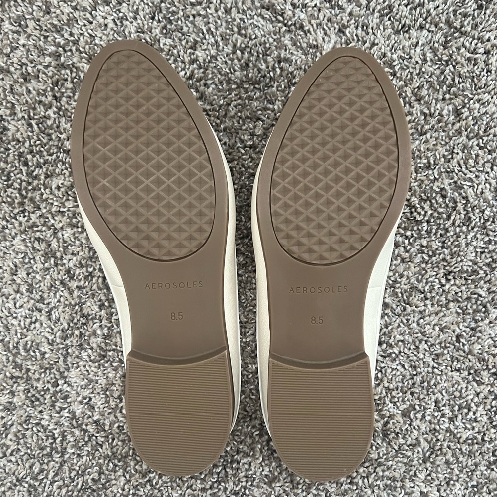 AEROSOLES Women's Cream Mules - Picture 5 of 7